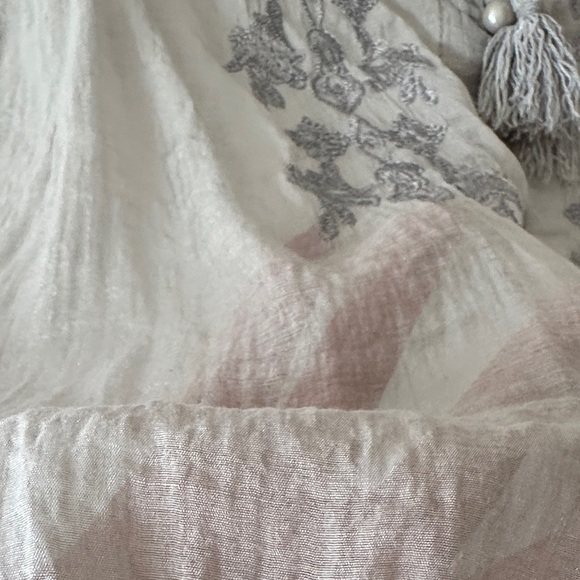 SIMPLY IRRESISTIBLE | Light Gray Blouse with Lace - Picture 6 of 14